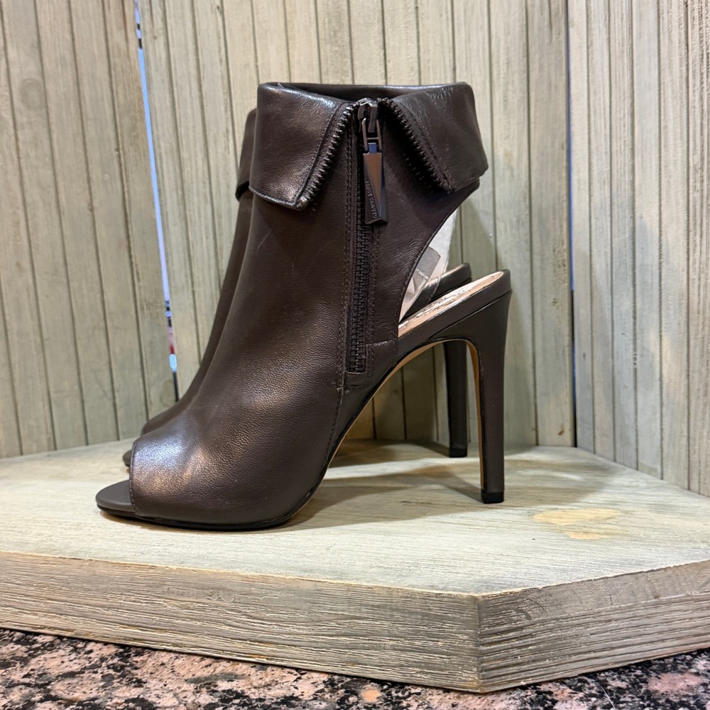 New Vince Camuto Grey Leather Peep-Toe Ankle Heels 7M - Picture 2 of 11